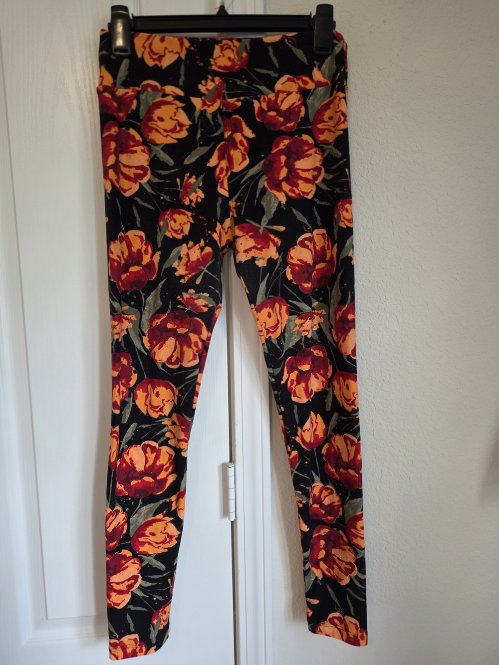 Lularoe Bold Floral ORANGE print Leggings